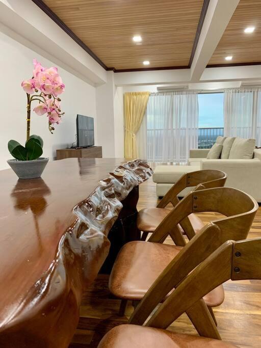 The Venus - Spacious Wooden Top Floor Apartment Sitiawan Extérieur photo